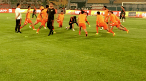 Aufwärmen und Training von Shandong Luneng, Atlasprof Detlef Müller berichtet aus China